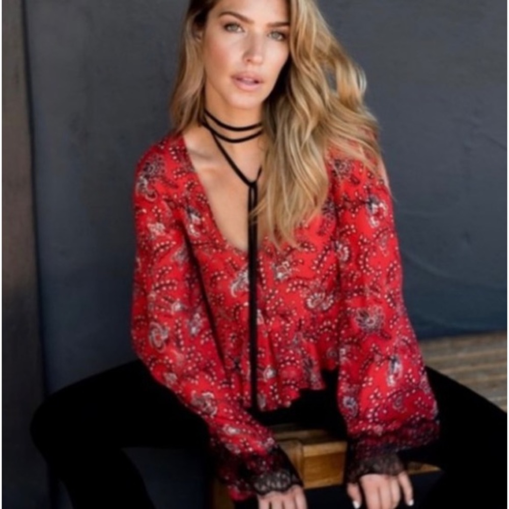✨Cing a Sept Top 100% Silk Red Paisley Crop Long Bell Sleeves French Lace trim!✨